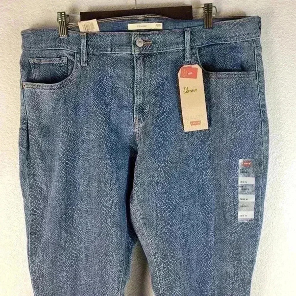 NWT Womens 18W Levis 711 Skinny Jeans Denim Medium Wash Blue Geo Print Stretch - Picture 3 of 9